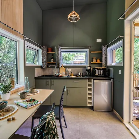 Slow Village De Ce مكان تخييم 3*