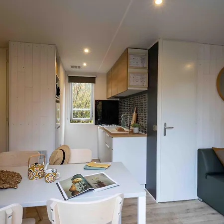 Slow Village De Ce 3*