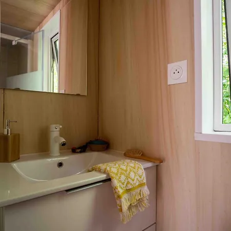 Slow Village De Ce مكان تخييم Les Ponts-de-Cé