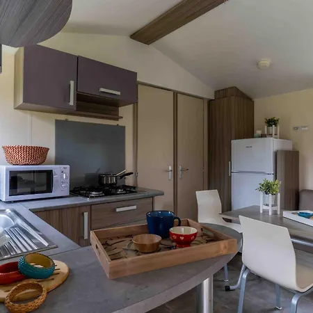 Slow Village De Ce مكان تخييم