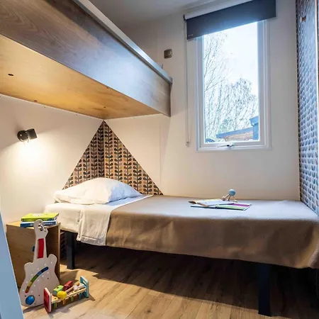 Slow Village De Ce 3*