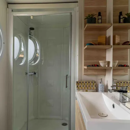 مكان تخييم Slow Village De Ce 3*