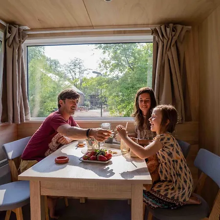 Slow Village De Ce 3*