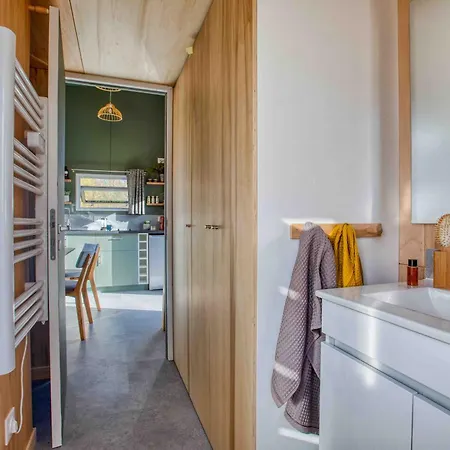 Slow Village De Ce 3*