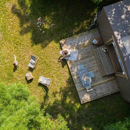 مكان تخييم Slow Village De Ce