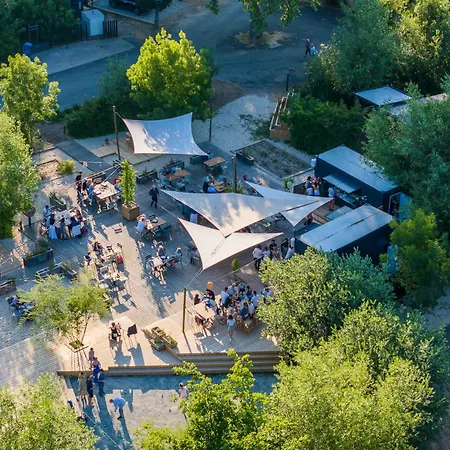 Slow Village De Ce مكان تخييم 3*