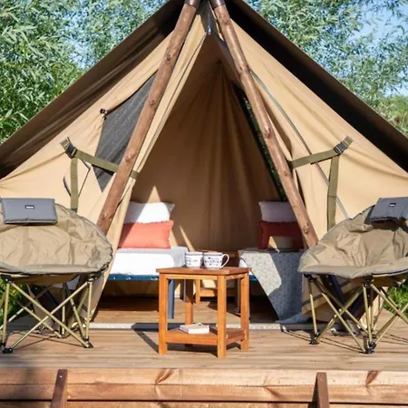 مكان تخييم Slow Village De Ce