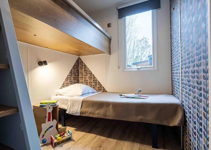 Slow Village De Ce 3*